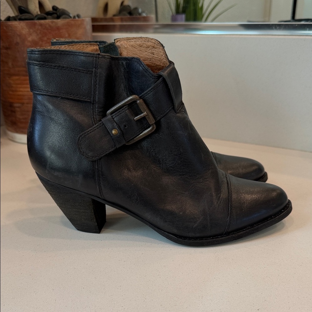 Corso Como Women's Black Leather Ankle Boots 71/2 size